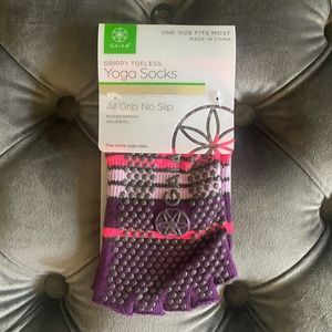 Nwt. Gaiam brand. Grippy toeless yoga socks